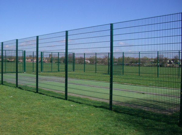 Mesh Fencing in Langdon Hills SS16