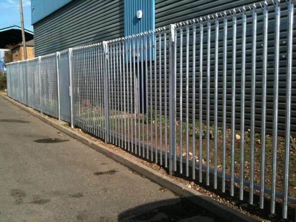 Palisade fencing in Boxted CO4