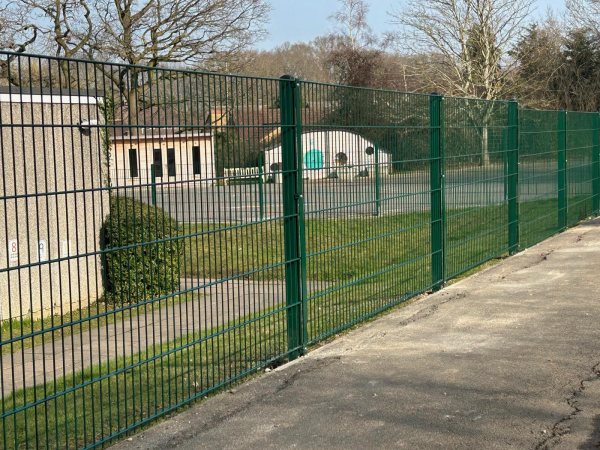 868 Mesh Fencing Long Ridings Brentwood Essex