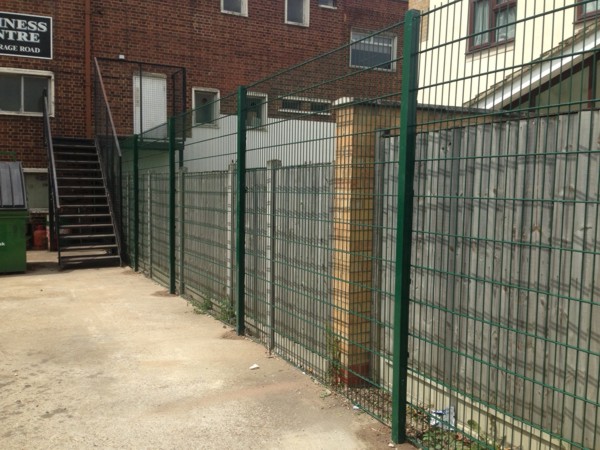 868 Double Wire Mesh Panel Fencing